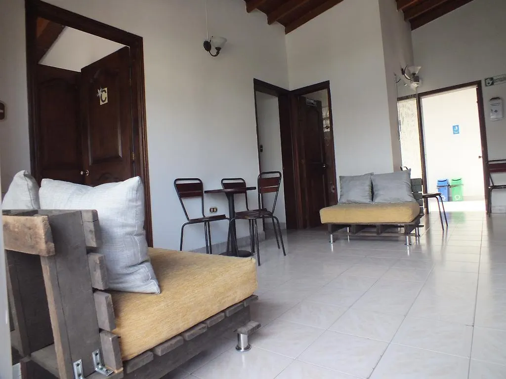 Hostal Casa Paraiso 메딜린 호스텔
