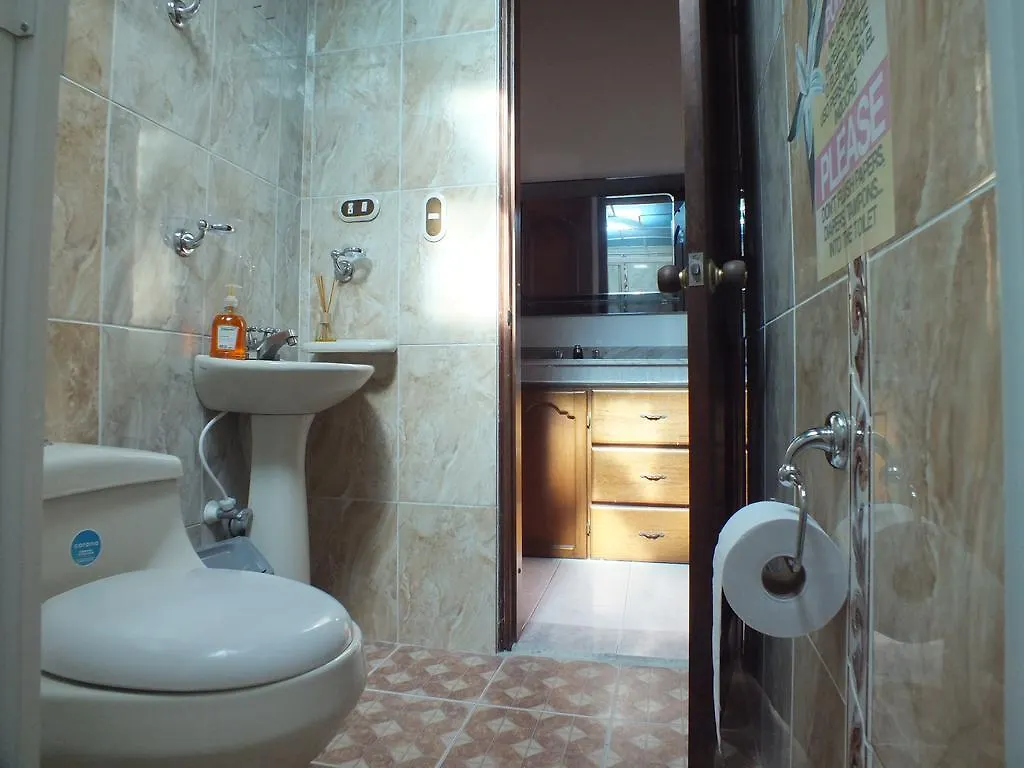 Hostal Casa Paraiso 메딜린 0*,
