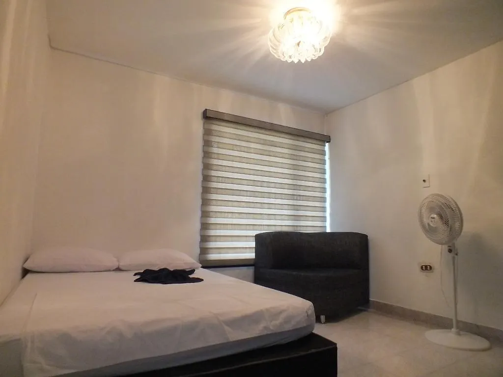 Hostal Casa Paraiso 메딜린 0*,